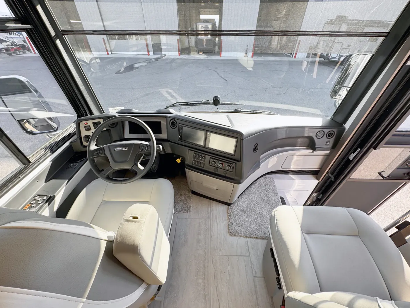 2026 Newmar Ventana 3512 | Photo 4 of 28