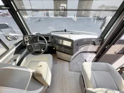 2026 Newmar Ventana 3512 | Thumbnail Photo 4 of 28