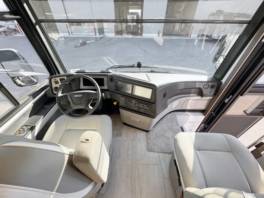 2026 Newmar Ventana 3512 | Photo 4 of 28