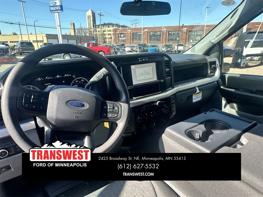 2025 Ford Super Duty F-550 | Photo 7 of 11