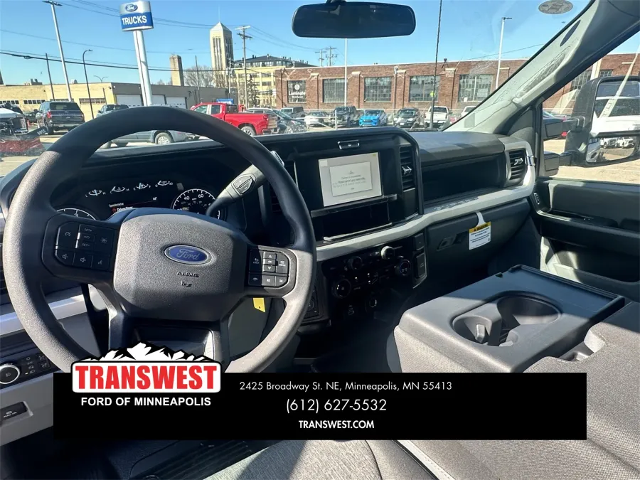 2025 Ford Super Duty F-550 | Photo 7 of 11