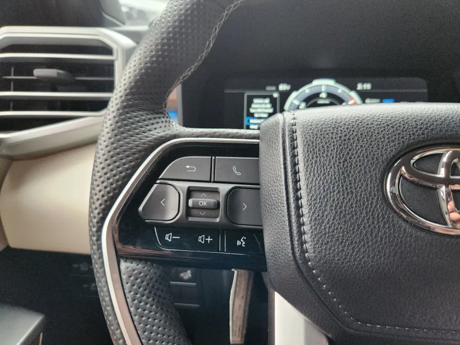 2024 Toyota Tundra 4WD Capstone Hybrid | Photo 24 of 30