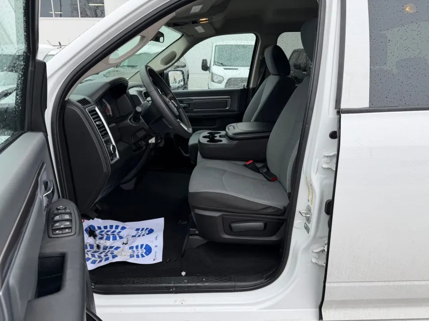 2024 RAM 1500 Classic SLT | Photo 10 of 21