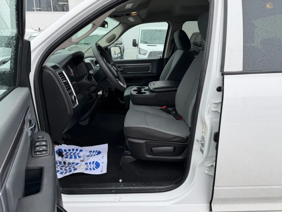 2024 RAM 1500 Classic SLT | Photo 10 of 21