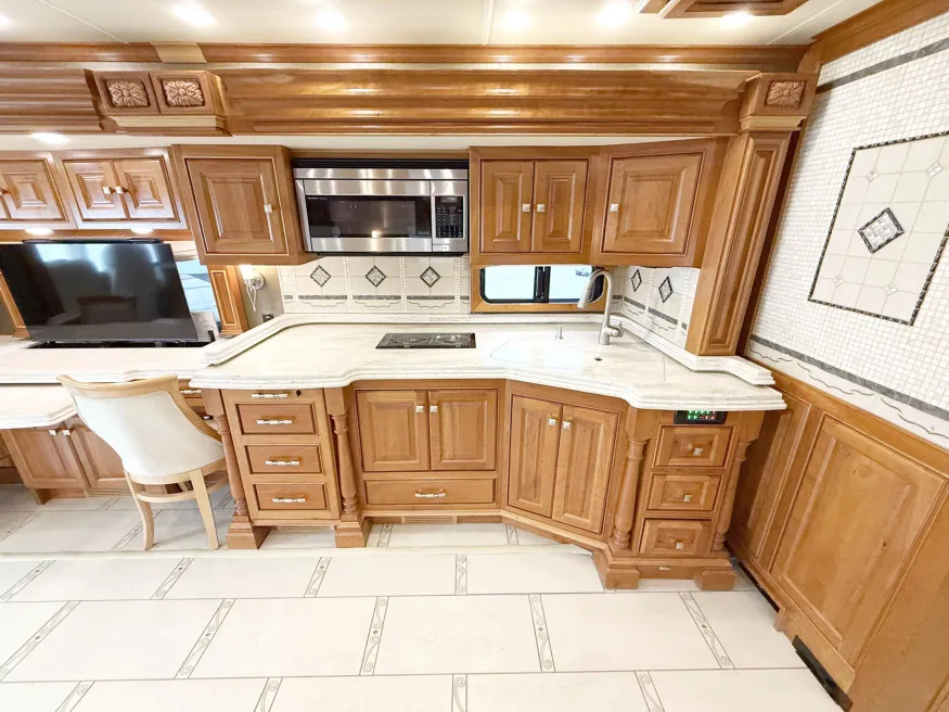 2013 Tiffin Zephyr | Photo 11 of 32