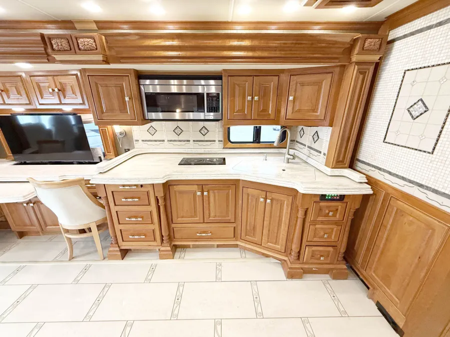 2013 Tiffin Zephyr | Photo 11 of 32