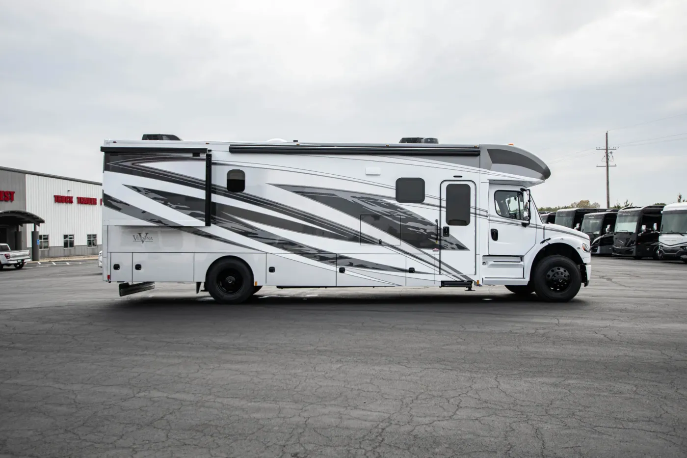 2026 Renegade Verona 36VSB | Photo 4 of 25