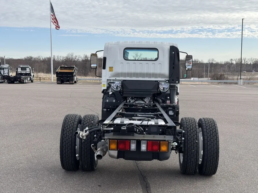 2025 Isuzu NRR | Photo 6 of 24