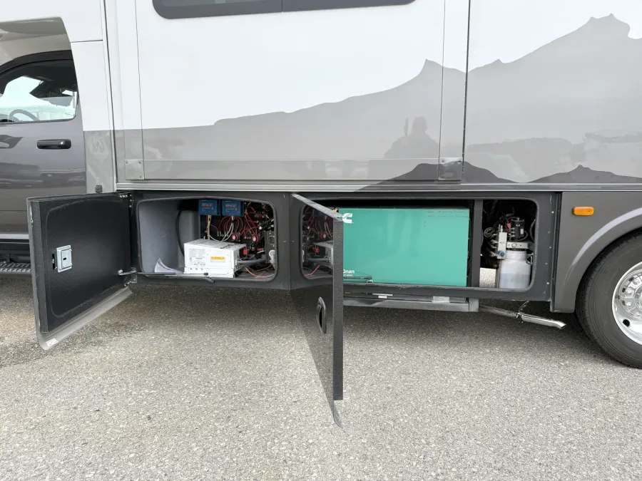 2024 Dynamax Isata 28SS | Photo 25 of 24