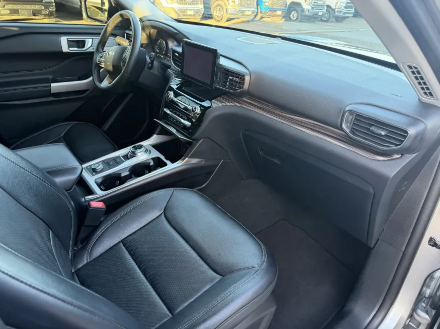 2024 Ford Explorer Limited | Photo 11 of 16