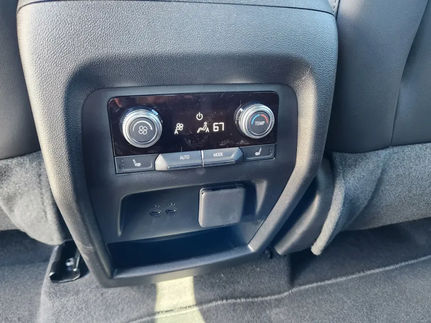 2026 GMC Acadia AWD Elevation | Photo 19 of 22