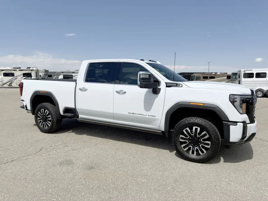 2026 GMC 2500 Denali Ultimate | Photo 23 of 23