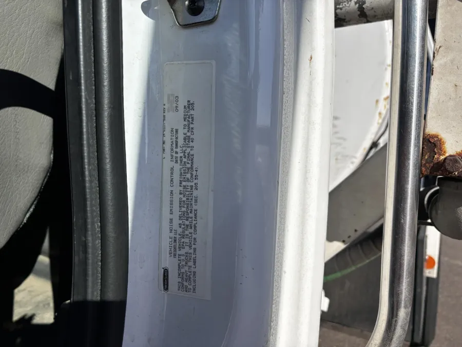 2004 Freightliner M2 106 | Photo 18 of 21