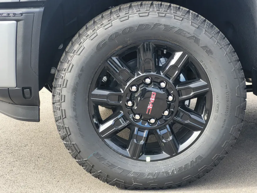 2026 GMC Sierra 3500HD AT4 | Photo 9 of 26