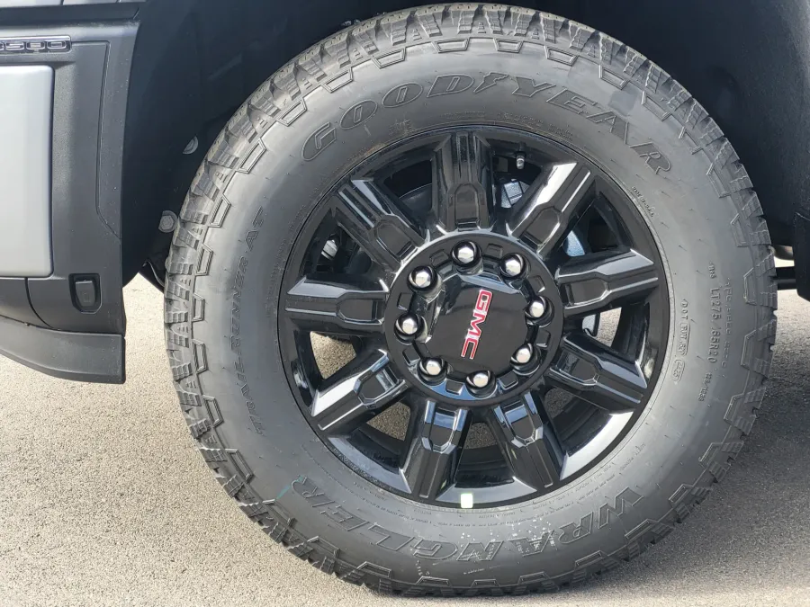 2026 GMC Sierra 3500HD AT4 | Photo 9 of 26