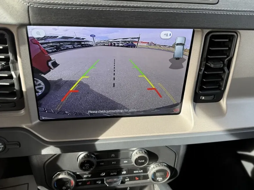 2025 Ford Bronco | Photo 18 of 28