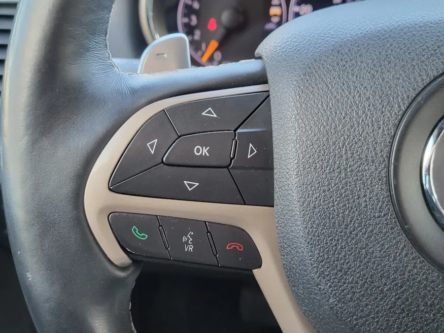 2017 Jeep Grand Cherokee Limited | Photo 26 of 32