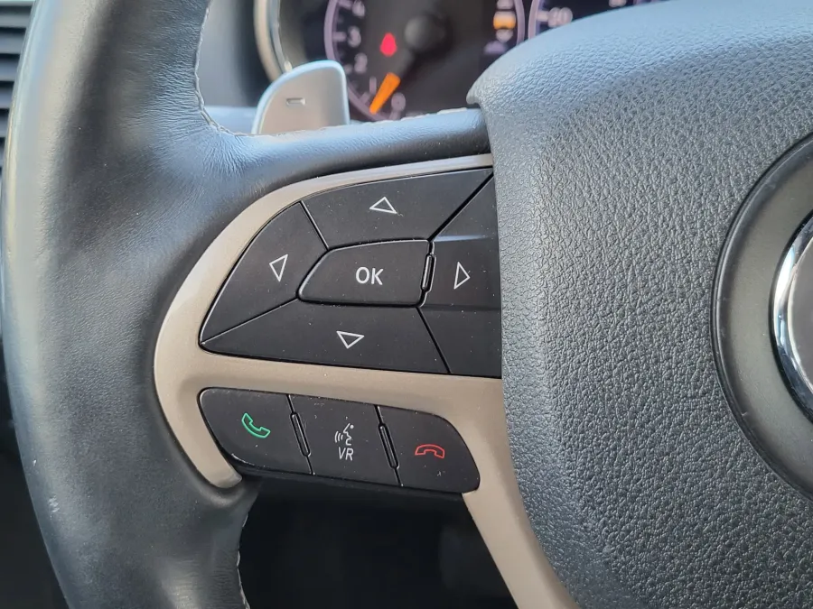 2017 Jeep Grand Cherokee Limited | Photo 26 of 32