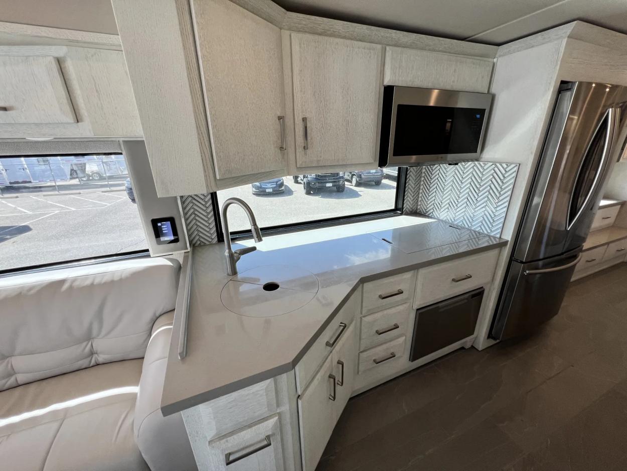 2022 Newmar New Aire 3545 | Photo 11 of 31