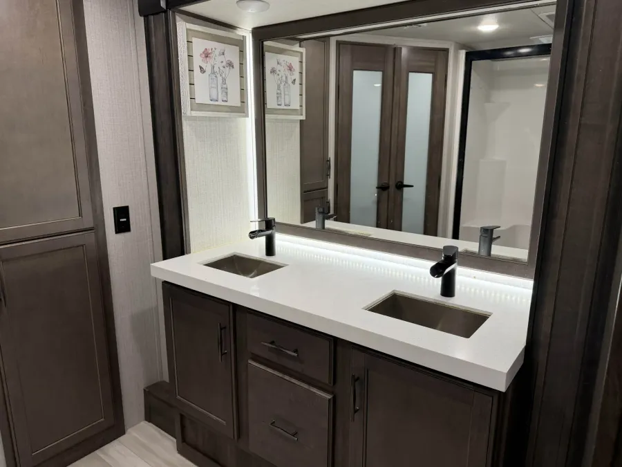 2022 Grand Design Solitude 373FB R | Photo 15 of 18