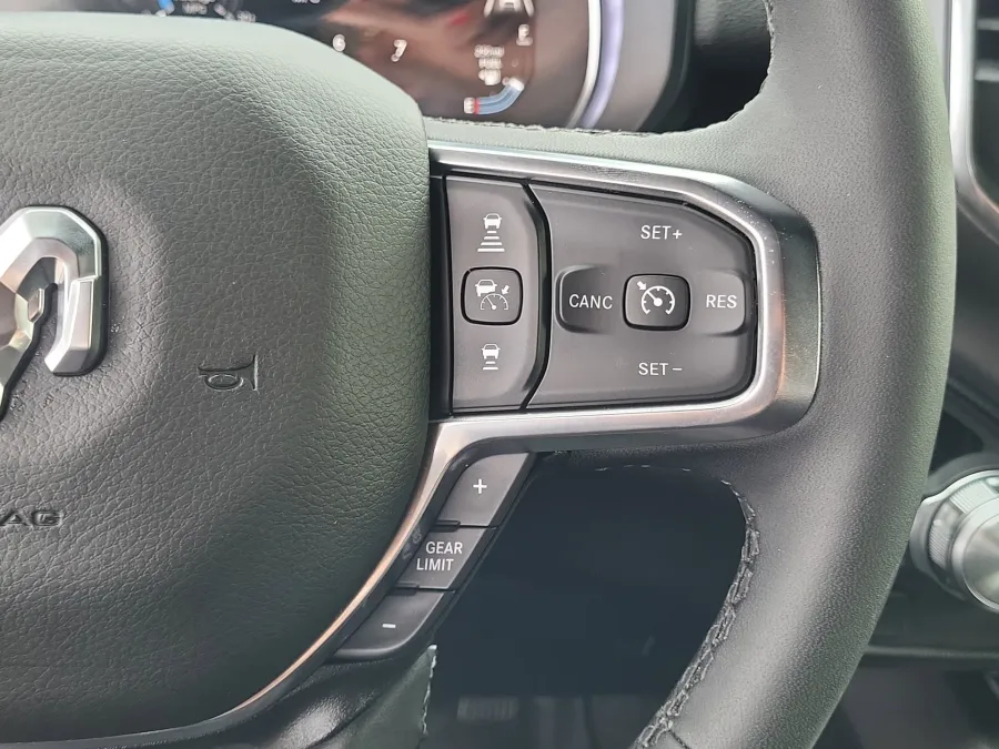 2025 RAM 1500 Laramie | Photo 13 of 26