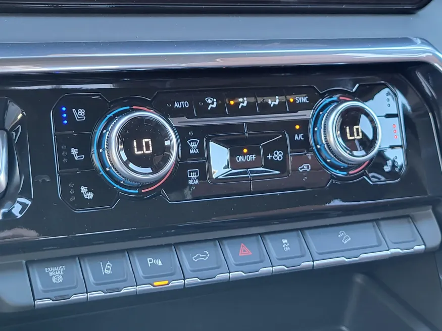 2026 GMC Sierra 2500HD Denali Ultimate | Photo 16 of 25