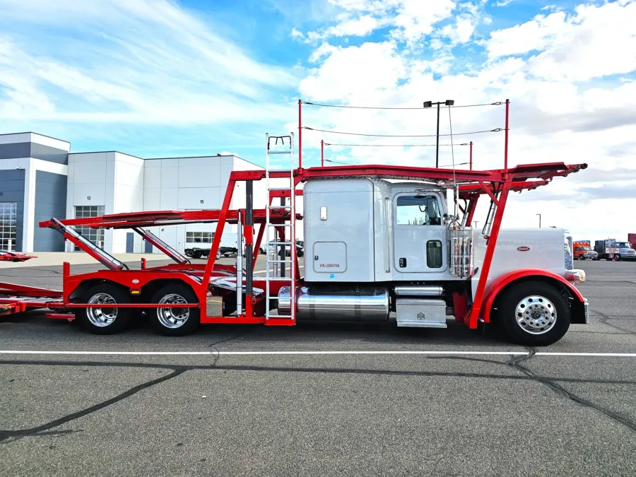 2020 Peterbilt 389 | Photo 3 of 34