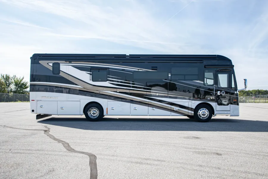 2023 Tiffin Phaeton 37BH | Photo 3 of 28