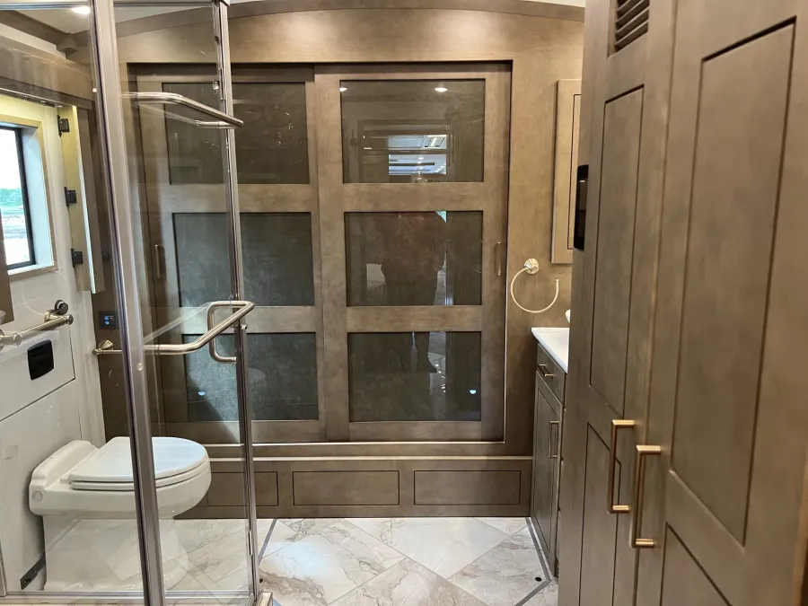 2027 Newmar Essex 4551 | Photo 24 of 39