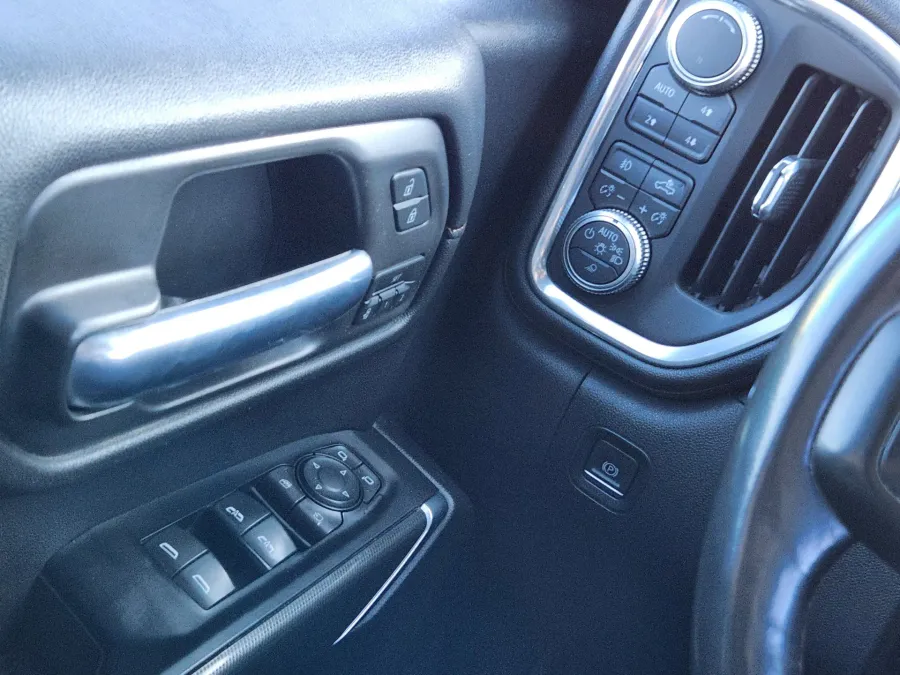 2019 GMC Sierra 1500 AT4 | Photo 18 of 21