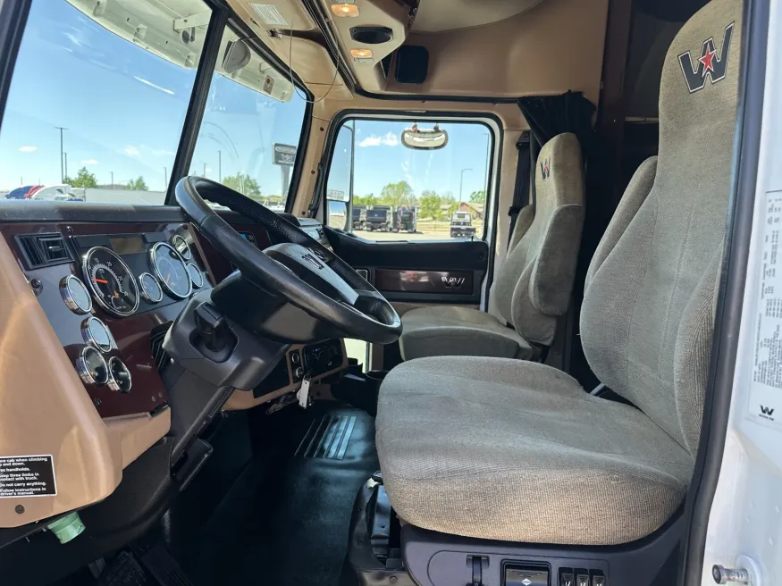 2022 Western Star 5700XE | Photo 9 of 22