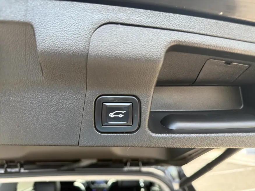 2023 GMC Acadia AT4 | Photo 10 of 25