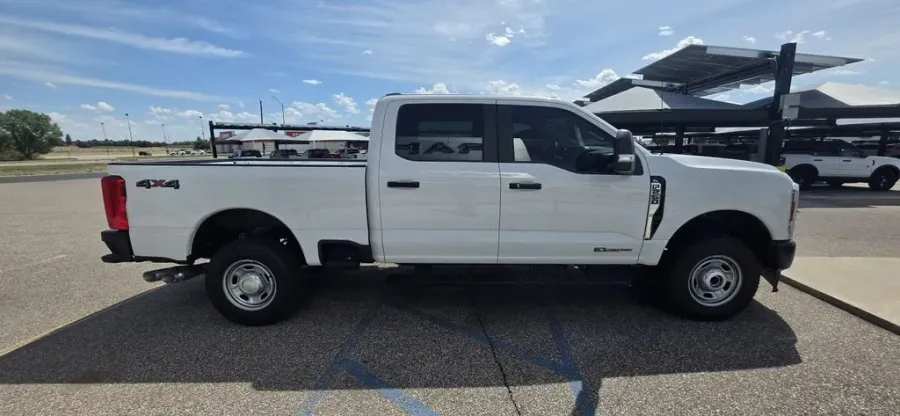 2026 Ford Super Duty F-250 | Photo 4 of 28