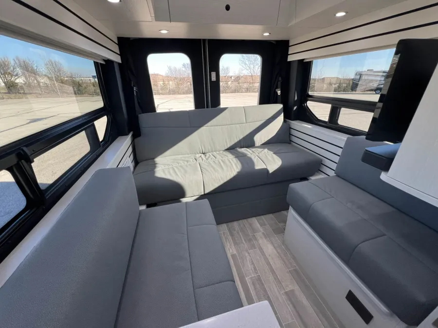 2026 Pleasure-way Ontour 2.2 AWD | Photo 19 of 18