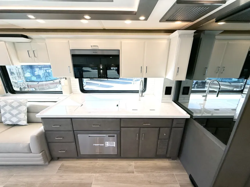 2026 Newmar Mountain Aire 4118 | Photo 11 of 31