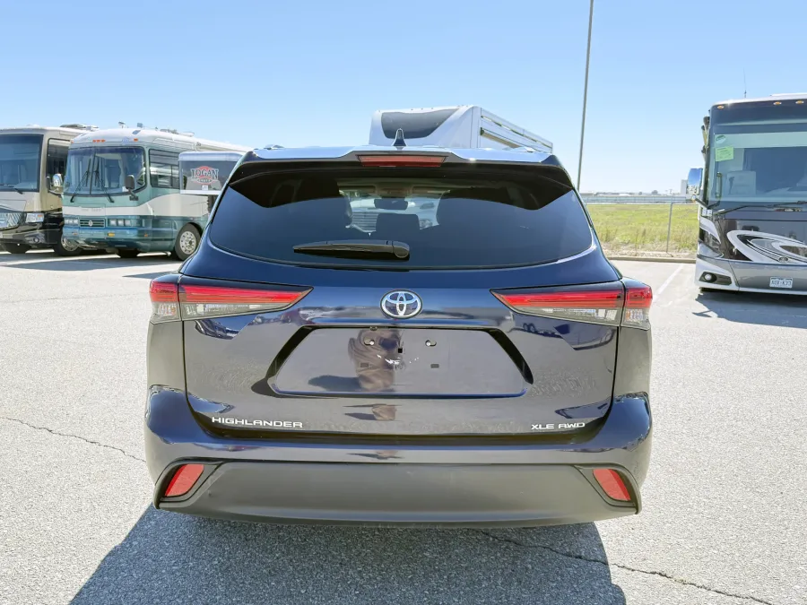 2021 Toyota Highlander XLE | Photo 13 of 22