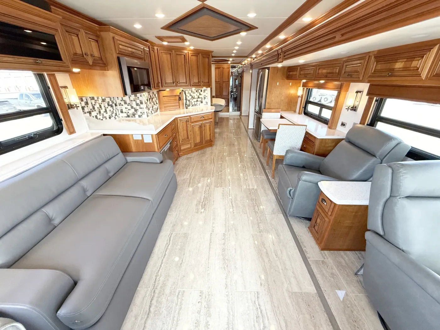2020 Newmar Dutch Star 4328 | Photo 4 of 31