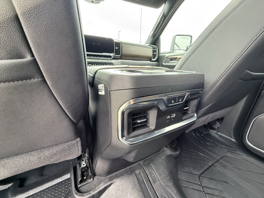 2025 Chevrolet Silverado 3500HD High Country | Photo 11 of 23