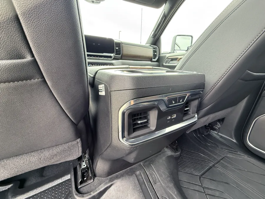 2025 Chevrolet Silverado 3500HD High Country | Photo 11 of 23