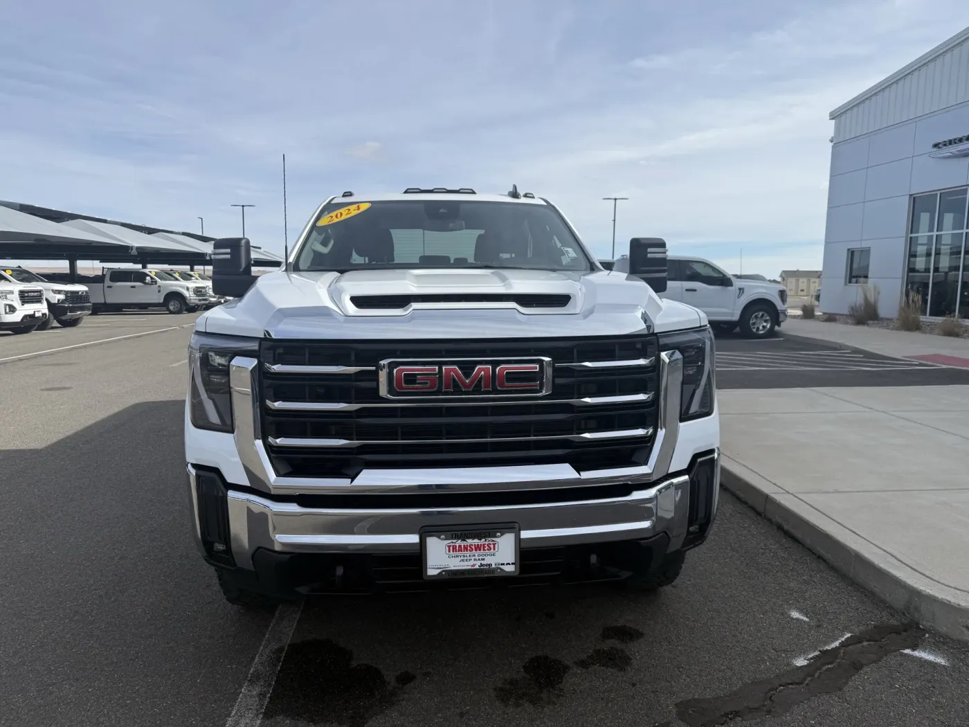 2024 GMC Sierra 3500HD SLE | Photo 2 of 19