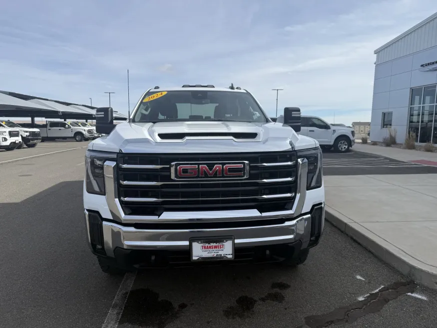 2024 GMC Sierra 3500HD SLE | Photo 2 of 19
