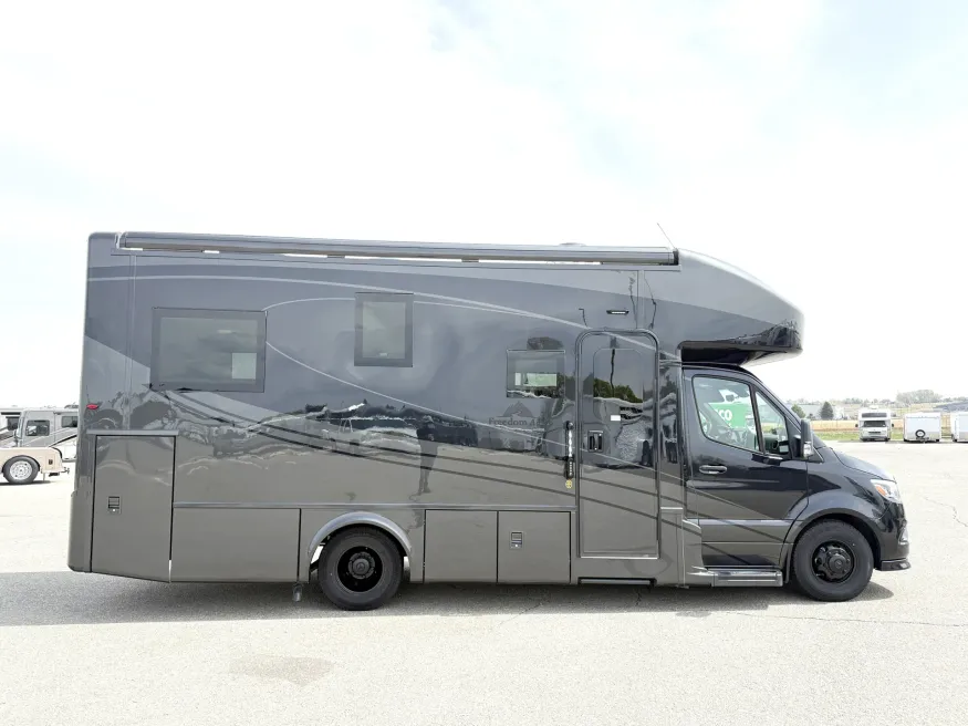 2027 Newmar Freedom Aire 2512 | Photo 3 of 25