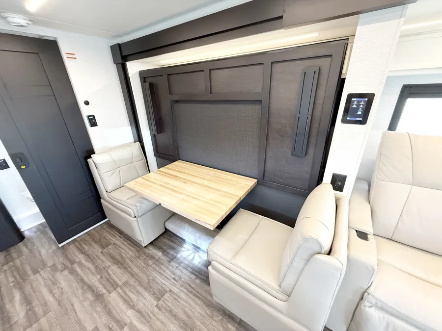 2026 Newmar Freedom Aire 2515 | Photo 12 of 23