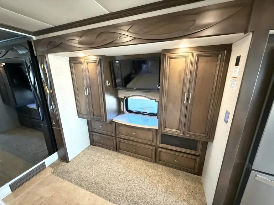 2019 Newmar Ventana 4037 | Photo 15 of 31