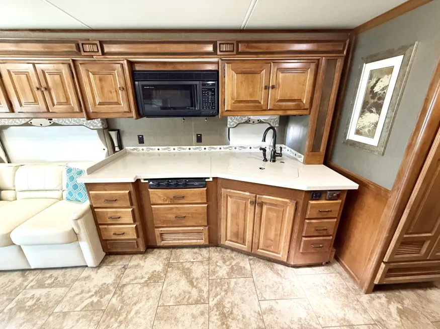 2013 Tiffin Allegro Red 38QRA | Photo 10 of 30