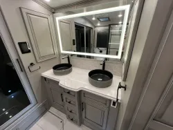 2026 Newmar London Aire 4551 | Thumbnail Photo 14 of 19