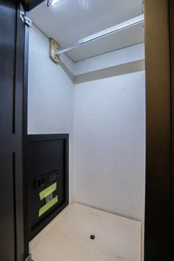 2026 Newmar Summit Aire 4505 | Thumbnail Photo 28 of 27