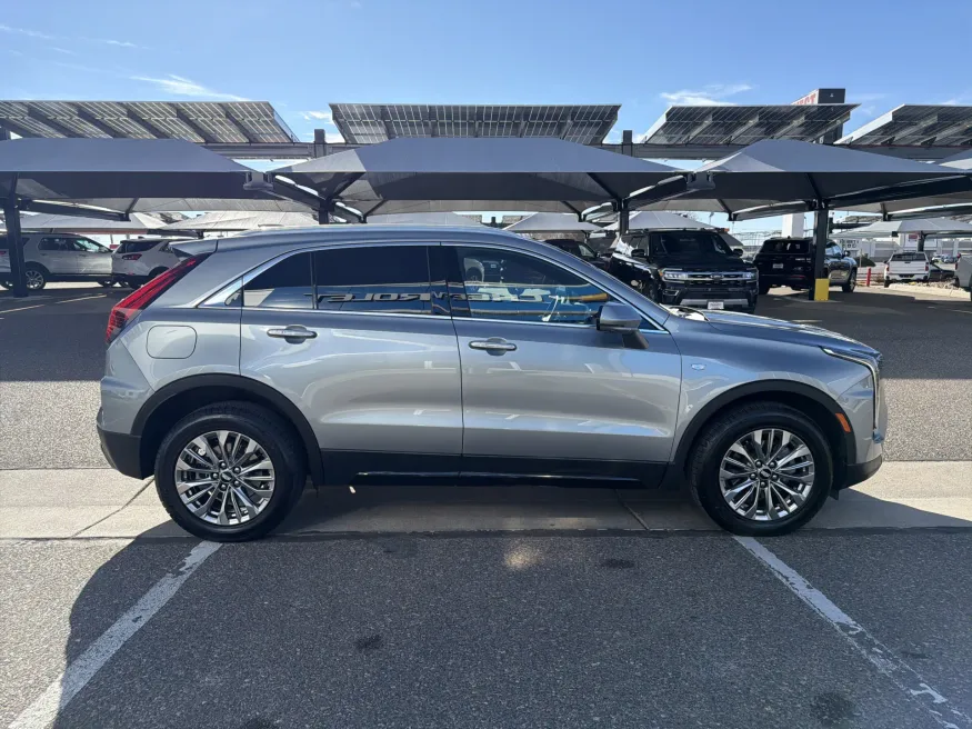 2025 Cadillac XT4 AWD Premium Luxury | Photo 5 of 21