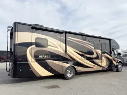 2016 Jayco Seneca 37HJ | Thumbnail Photo 18 of 29