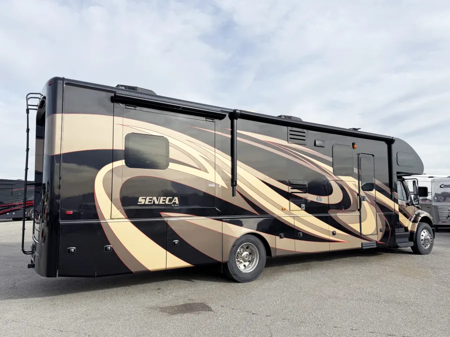 2016 Jayco Seneca 37HJ | Photo 18 of 29